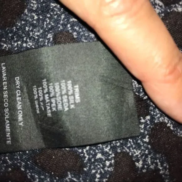 NWOT. BEBE Leopard Top. Size Small. 100% Silk. - Picture 5 of 6